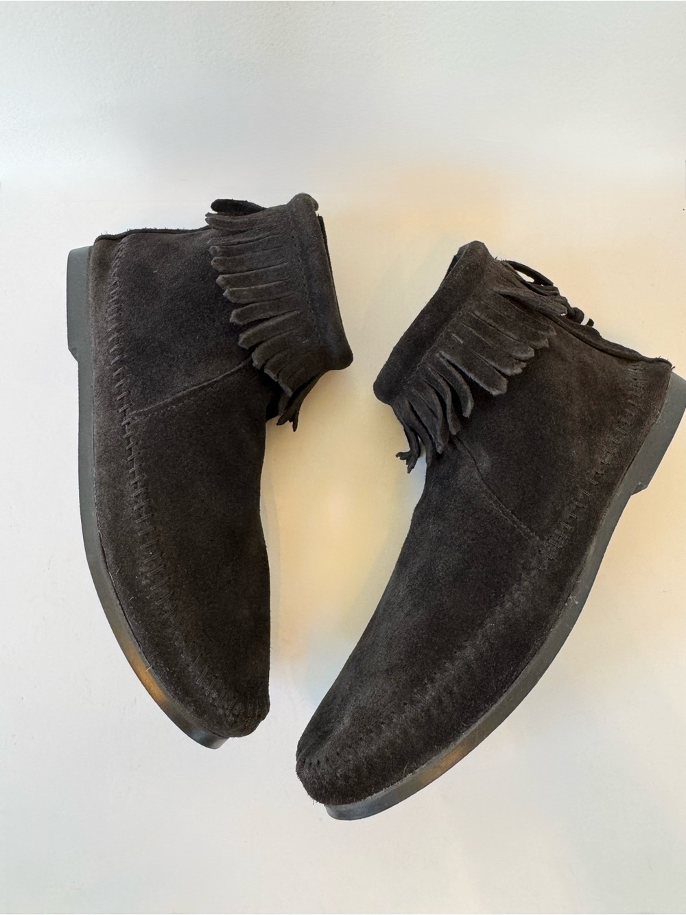 Women’s Minnetonka Black Back Zip Hard sole Boots